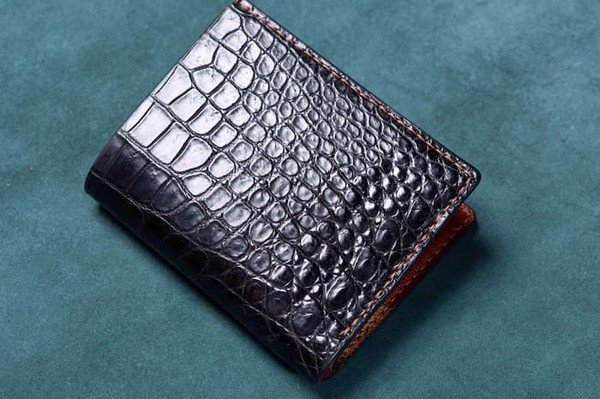 Ví làm từ da cá sấu sử dụng được trong thời gian dài